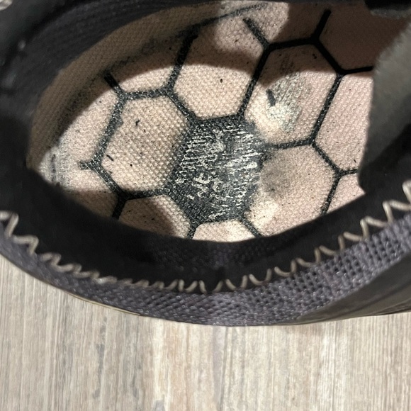 NEW BALANCE SNEAKERS - Picture 6 of 9